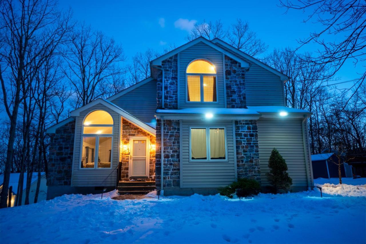 Harmony Hill Stylish 4bd Mountain Retreat, Hot Tub, Games * Bushkill