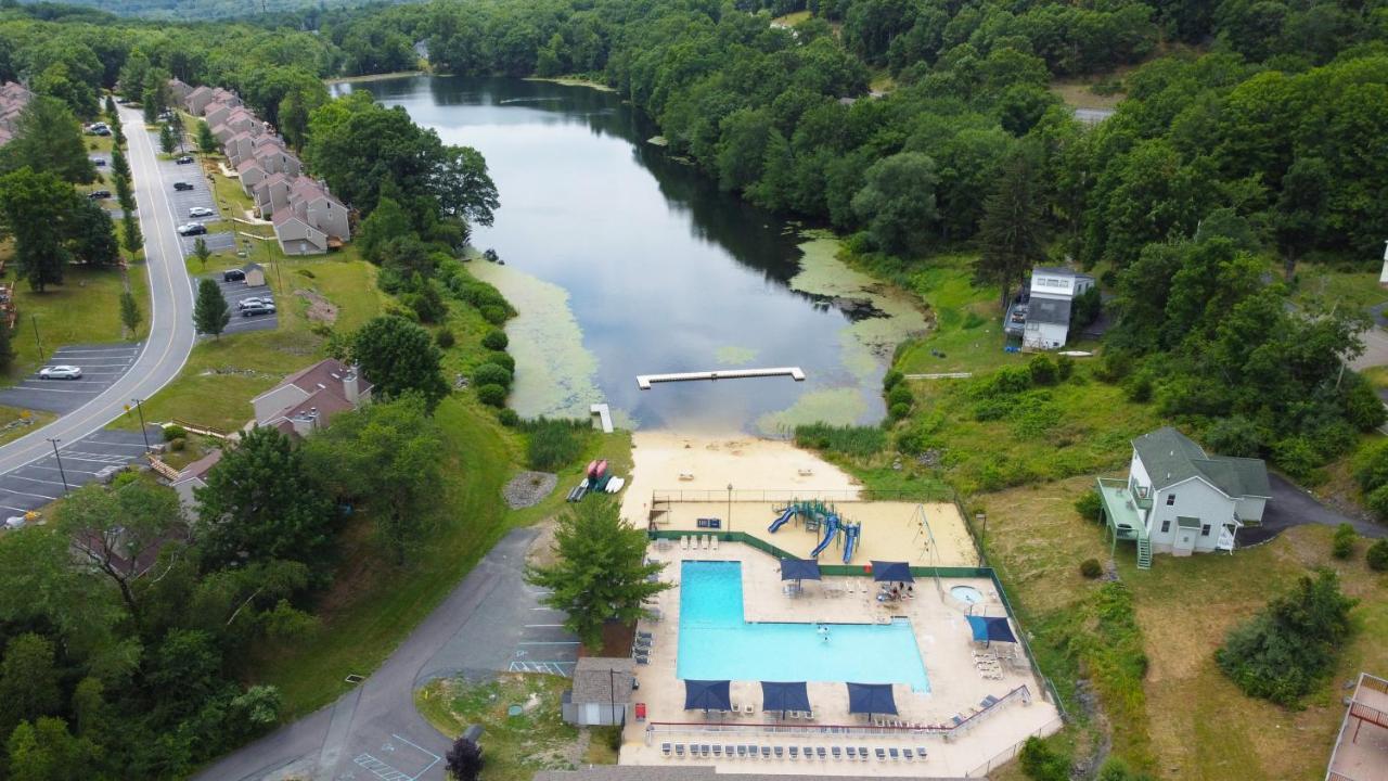 Harmony Hill Stylish 4bd Mountain Retreat, Hot Tub, Games *
