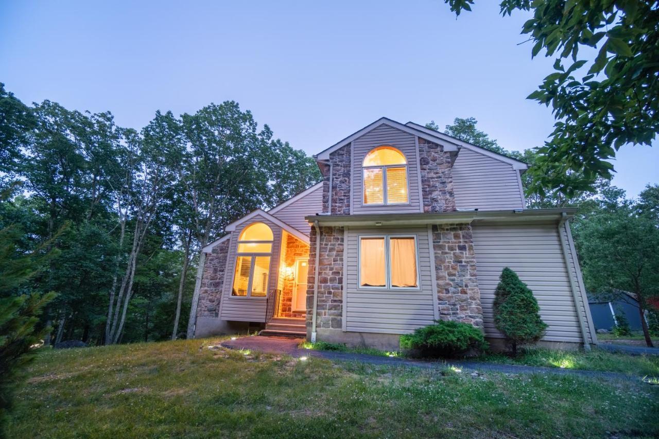 Harmony Hill Stylish 4bd Mountain Retreat, Hot Tub, Games