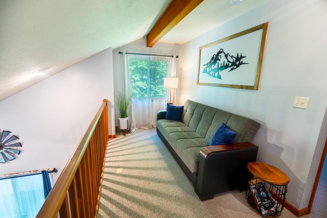 Harmony Hill Stylish 4bd Mountain Retreat, Hot Tub, Games *