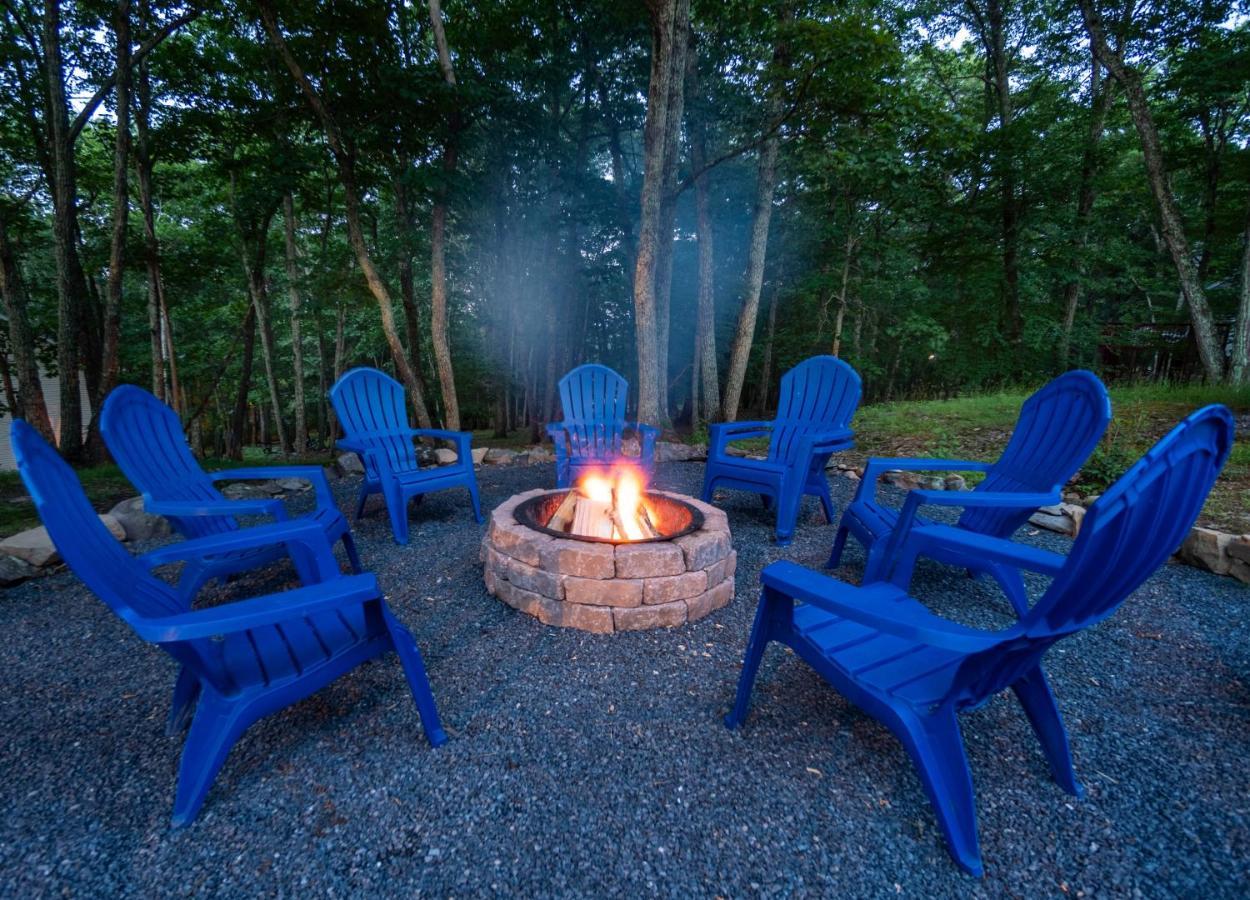 Harmony Hill Stylish 4bd Mountain Retreat, Hot Tub, Games *