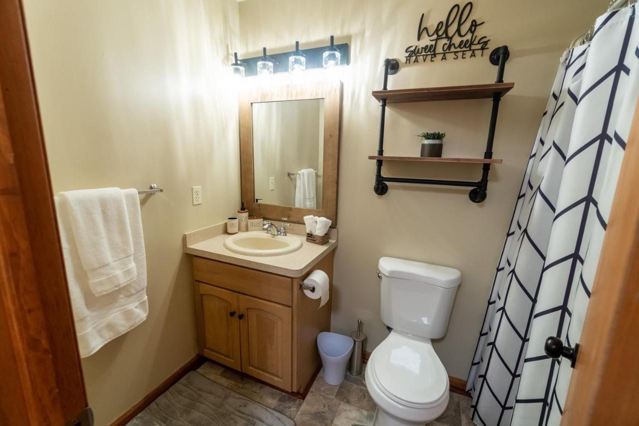 Harmony Hill Stylish 4bd Mountain Retreat, Hot Tub, Games * Bushkill