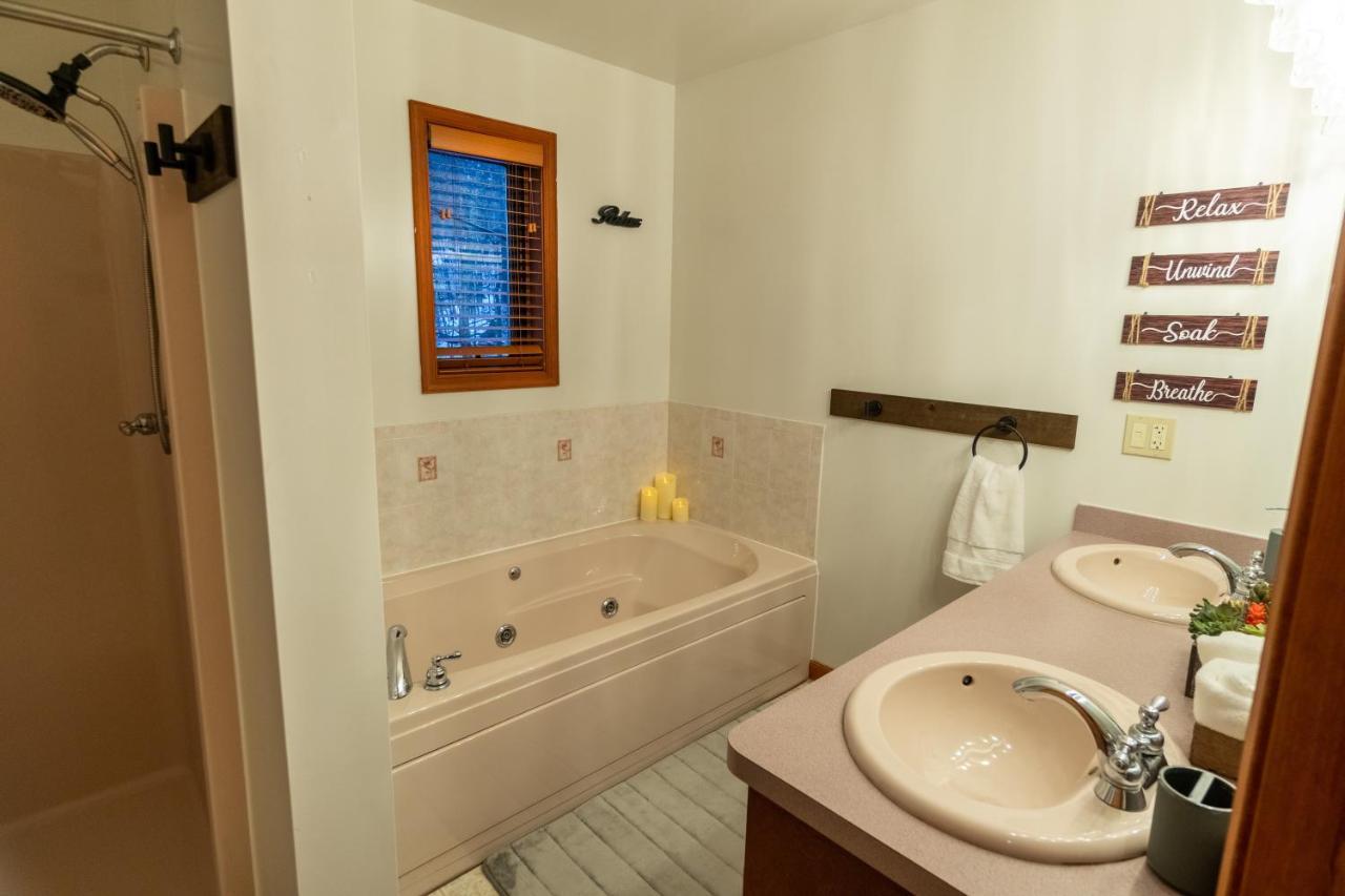 Harmony Hill Stylish 4bd Mountain Retreat, Hot Tub, Games