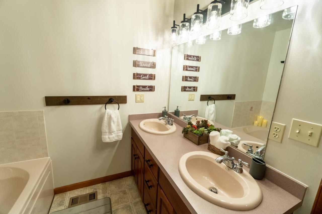 Сasa de vacaciones Harmony Hill Stylish 4bd Mountain Retreat, Hot Tub, Games *