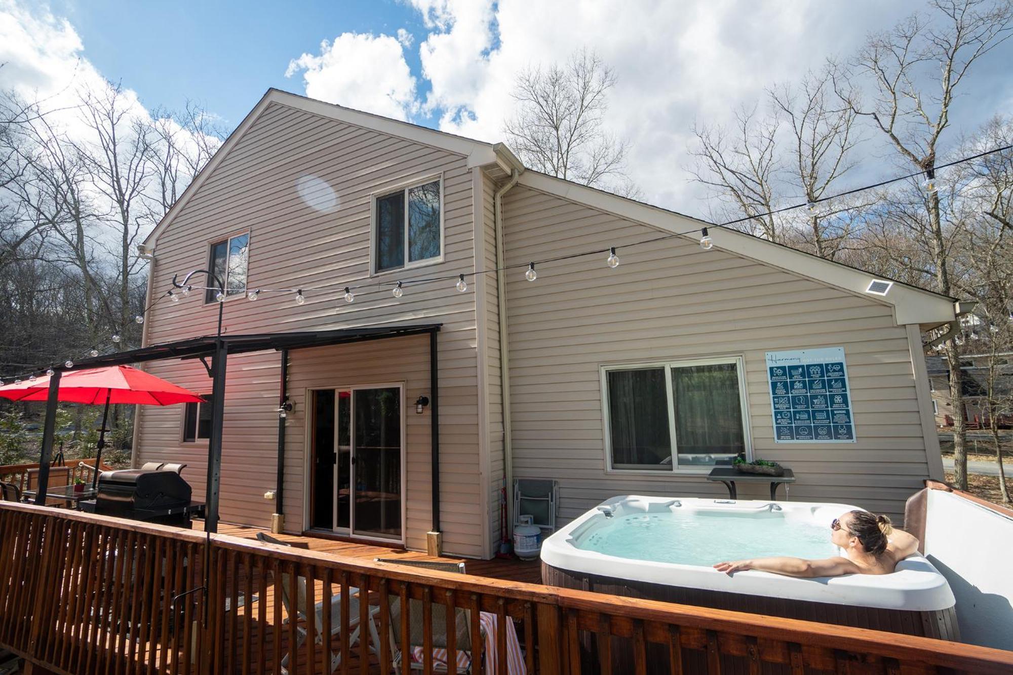 Harmony Hill Stylish 4bd Mountain Retreat, Hot Tub, Games *