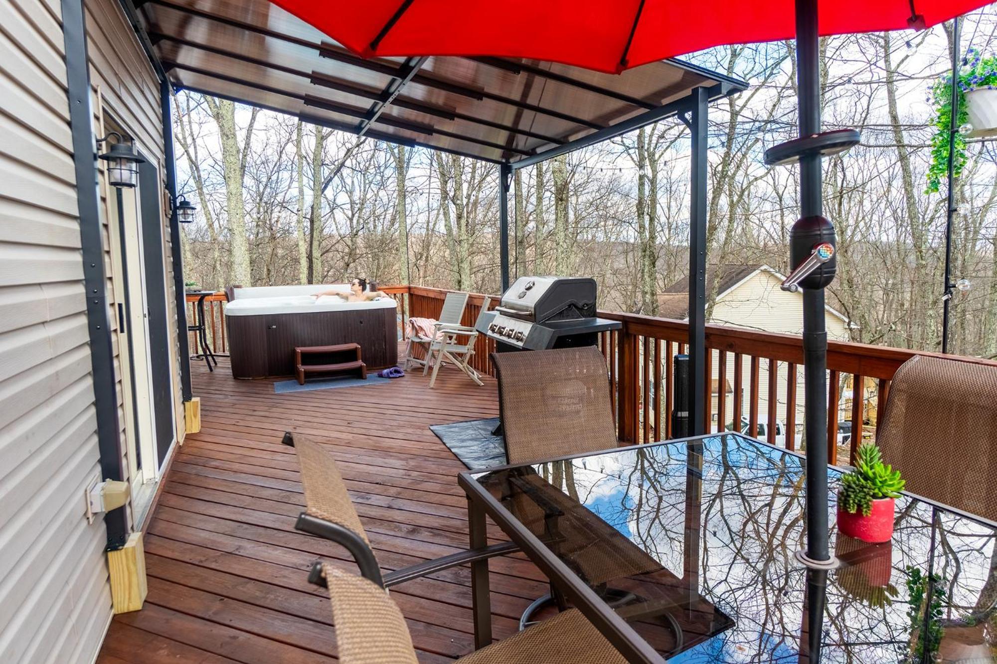 Harmony Hill Stylish 4bd Mountain Retreat, Hot Tub, Games * Bushkill