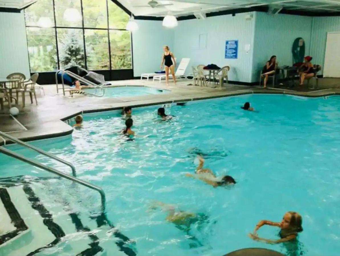 Holiday home Harmony Hill Stylish 4bd Mountain Retreat, Hot Tub, Games