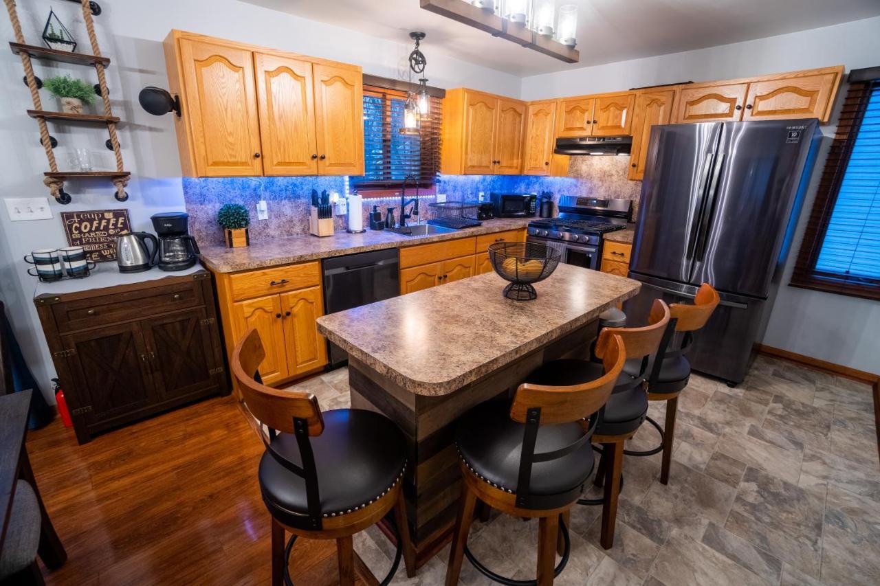 Holiday home Harmony Hill Stylish 4bd Mountain Retreat, Hot Tub, Games